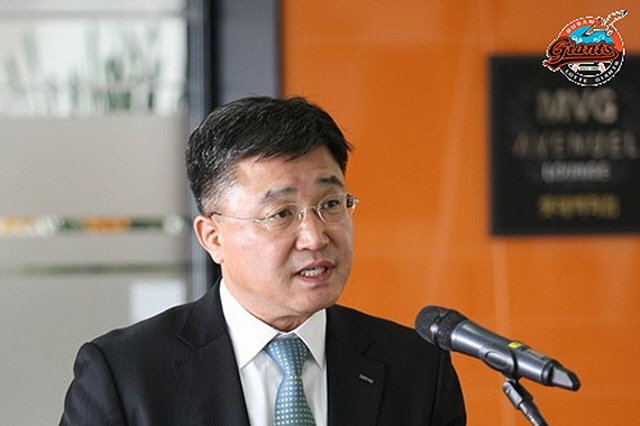 ▲ 최하진 롯데자이언츠 사장이 6일 선수들에 대한 'CCTV 사찰' 파문의 책임을 지고 사의를 표명했다.(사진출처 - 롯데자이언츠 홈페이지)