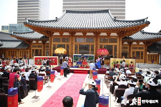 5월 17일 경원재 앰배서더 인천에서 첫 전통혼례식이 1, 2부로 나눠 진행됐다