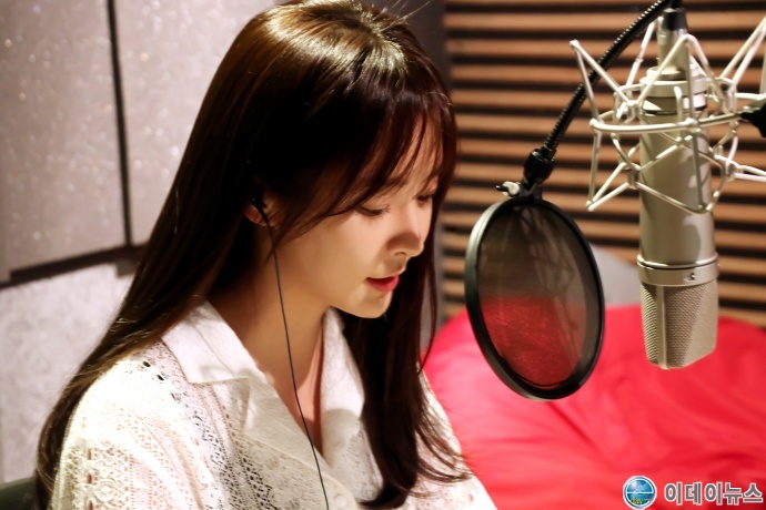 배우 정유미가 국제구호개발 NGO 굿네이버스공익캠페인에 참여하고 있다. 