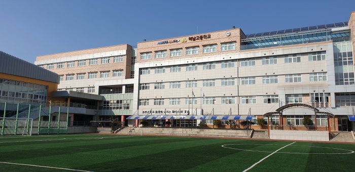 ▲ 해남읍에 있는 H고등학교 전경. 이 학교 앞에서 만난 한 청년은 자신도 이 학교 출신이고 해남에서 살고 있는데, 우리가 왜 부끄러워야 하는지 모르겠다고 말했다.