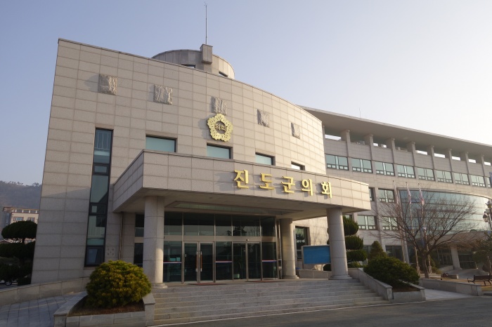 ▲ 진도군의회, 당진화력 매립석탄재 재활용 변경게약 철회 요구. "민원 해소될 때까지 석탄재 진도항 배후지 배출 유보하라"