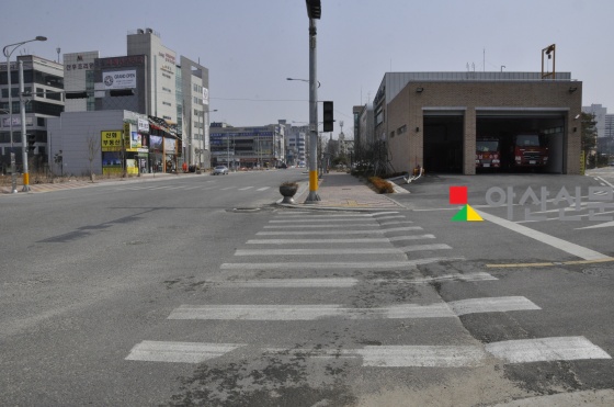 소방차가 180도 굽은길을 돌아 출동하도록 돼 있다.